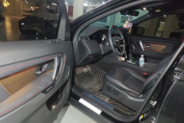 Used Land Rover Discovery Sport 2022 Restyled 249 PS R-Dynamic SE Performance Tech Edition 5 Seats Driver Seat