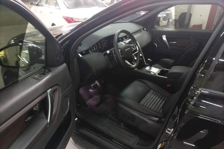 Used Land Rover Discovery Sport 2022 249 PS R-Dynamic S Performance Edition 5 Seats Driver Seat