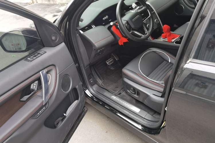 Used Land Rover Discovery Sport 2022 Revised Version 2 249 PS R-Dynamic SE Performance Tech Edition 5 Seats Driver Seat