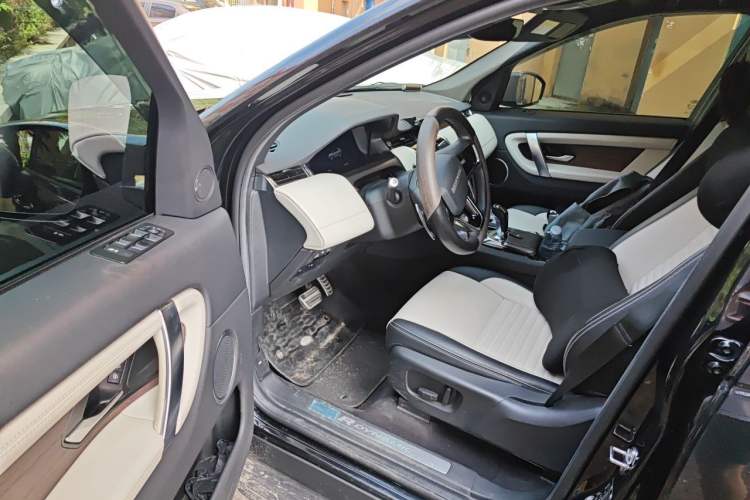 Used Land Rover Discovery Sport 2022 249 PS R-Dynamic S Performance Edition 5 Seats Driver Seat