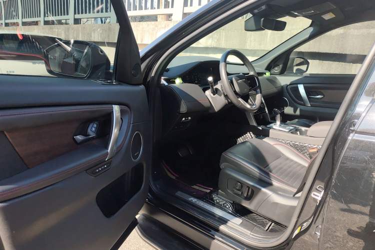 Used Land Rover Discovery Sport 2022 249 PS R-Dynamic SE Performance Tech Edition 5 Seats Driver Seat