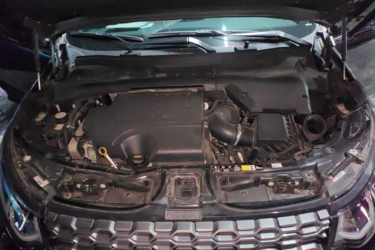 Used Land Rover Discovery Sport 2022 249 PS R-Dynamic S Performance Edition 5 Seats Engine Bay