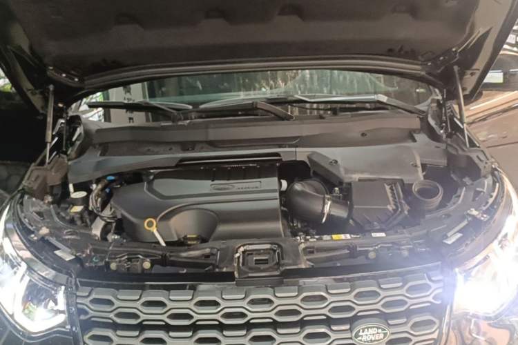 Used Land Rover Discovery Sport 2022 Revised Version 2 249 PS R-Dynamic SE Performance Tech Edition 5 Seats Engine Bay