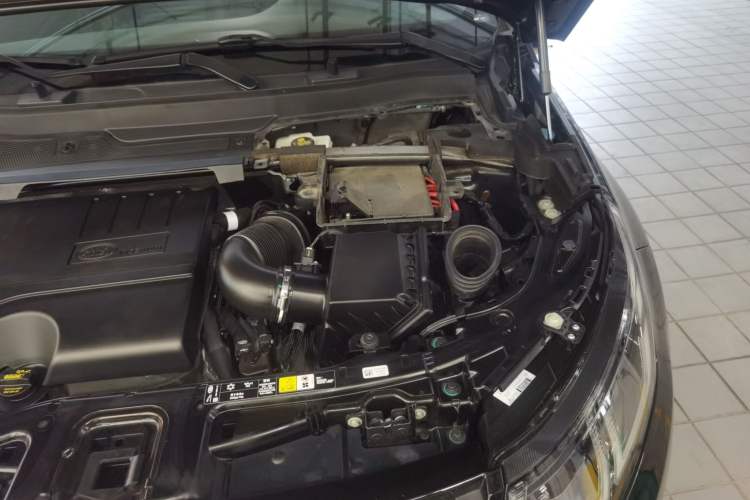 Used Land Rover Discovery Sport 2022 Revised Version 249 PS R-Dynamic S Performance Edition 5 Seats Engine Bay Left
