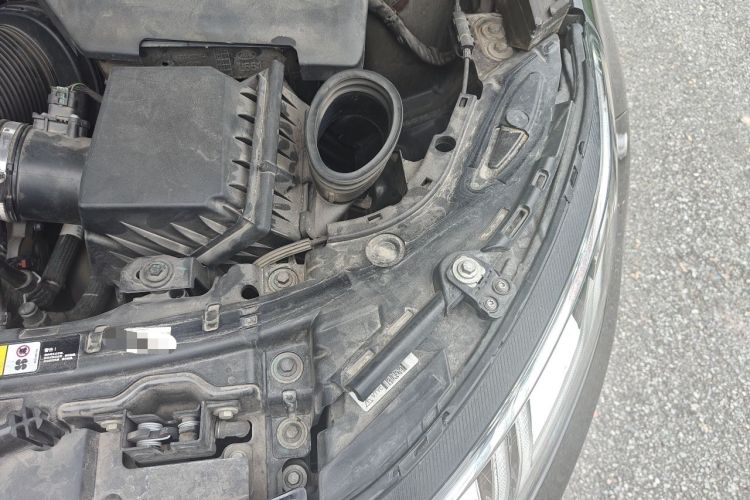 Used Land Rover Discovery Sport 2022 Revised Version 2 249 PS R-Dynamic SE Performance Tech Edition 5 Seats Engine Bay Left