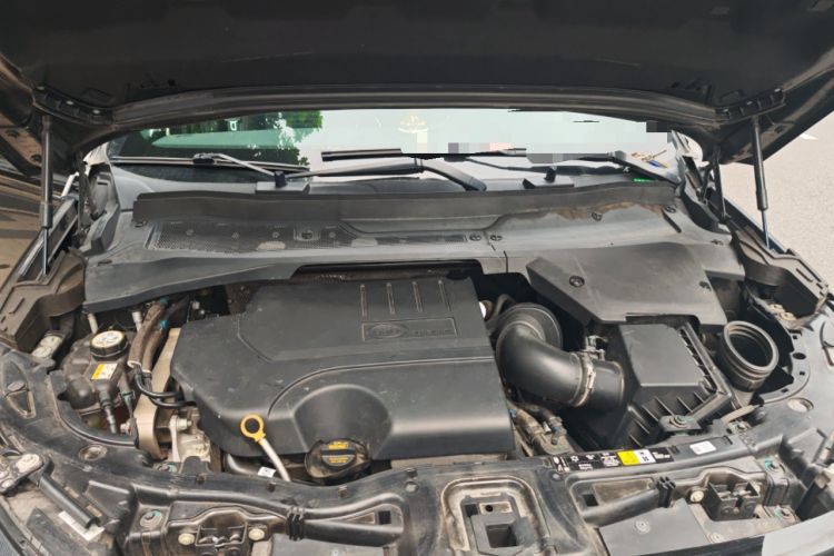 Used Land Rover Discovery Sport 2022 249 PS R-Dynamic S Performance Edition 5 Seats Engine Bay
