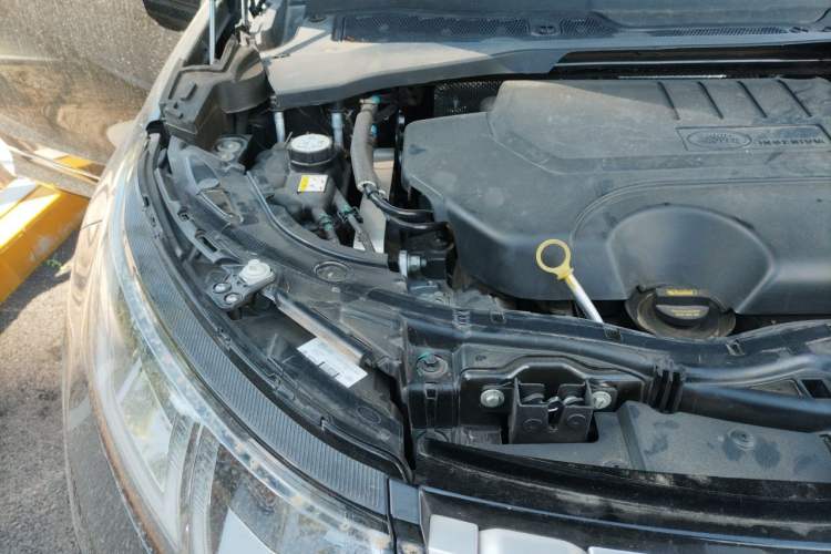 Used Land Rover Discovery Sport 2022 Revised Version 249 PS Metropolitan Edition Engine Bay Right