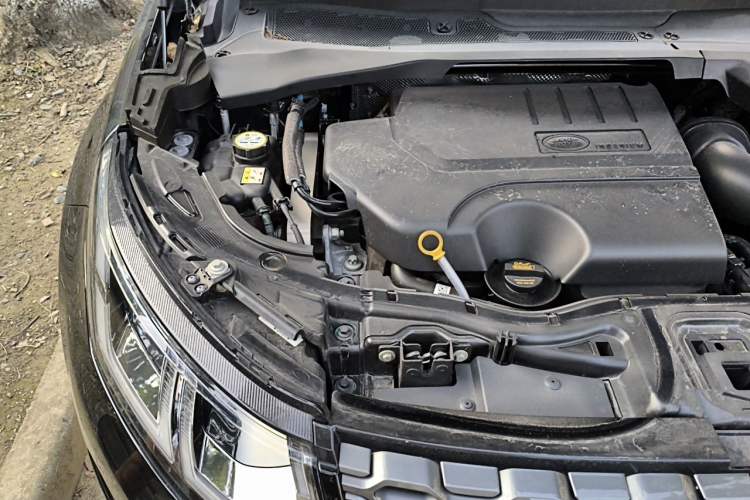 Used Land Rover Discovery Sport 2022 249 PS R-Dynamic S Performance Edition 5 Seats Engine Bay Right