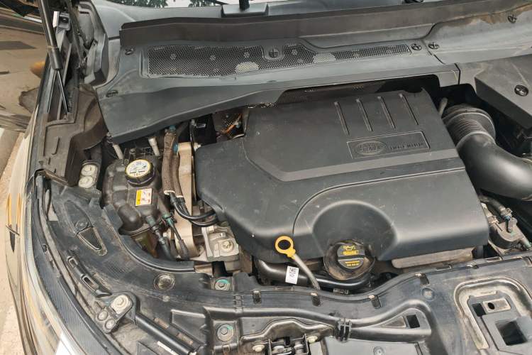 Used Land Rover Discovery Sport 2022 249 PS R-Dynamic S Performance Edition 5 Seats Engine Bay Right