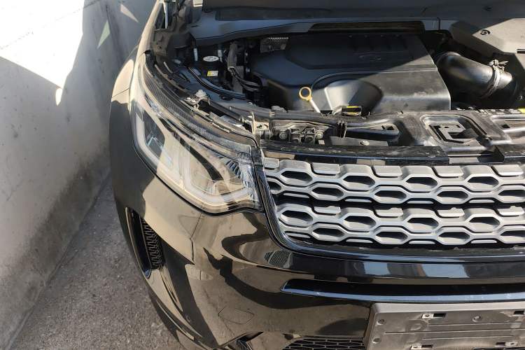 Used Land Rover Discovery Sport 2022 249 PS R-Dynamic SE Performance Tech Edition 5 Seats Engine Bay Right