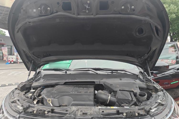 Used Land Rover Discovery Sport 2022 249 PS R-Dynamic S Performance Edition 5 Seats Engine Bay
