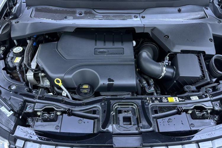 Used Land Rover Discovery Sport 2022 249 PS R-Dynamic S Performance Edition 5 Seats Engine Bay