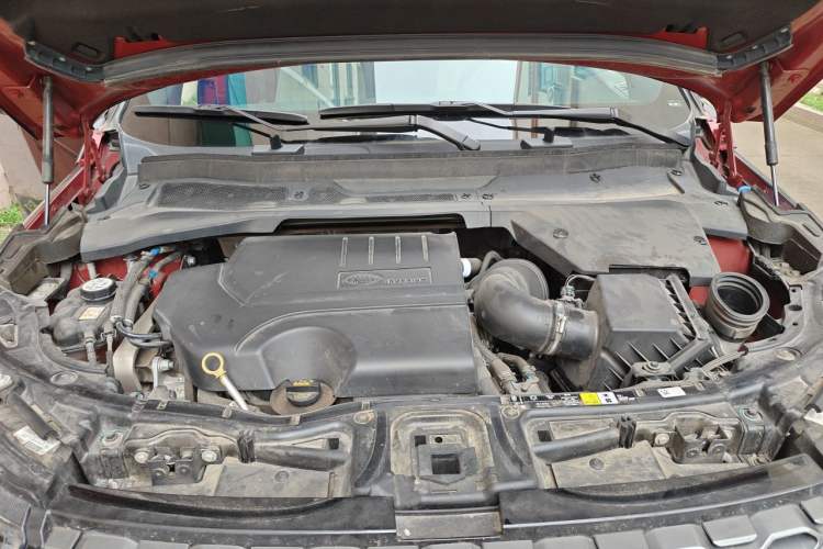 Used Land Rover Discovery Sport 2022 249 PS R-Dynamic S Performance Edition 5 Seats Engine Bay