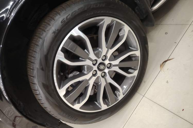 Used Land Rover Discovery Sport 2022 Revised Version 2 249 PS R-Dynamic SE Performance Tech Edition 5 Seats Exterior 4