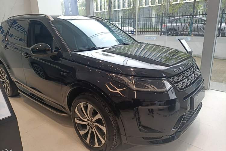 Used Land Rover Discovery Sport 2022 Revised Version 249 PS R-Dynamic S Performance Edition 5 Seats Front Right 45 Deg