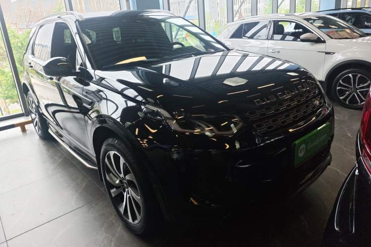 Used Land Rover Discovery Sport 2022 Revised Version 249 PS R-Dynamic S Performance Edition 5 Seats Front Right 45 Deg
