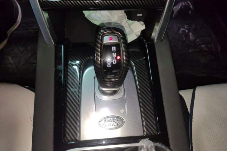 Used Land Rover Discovery Sport 2022 249 PS R-Dynamic S Performance Edition 5 Seats Gear Lever