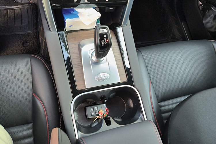 Used Land Rover Discovery Sport 2022 249 PS R-Dynamic S Performance Edition 5 Seats Gear Lever