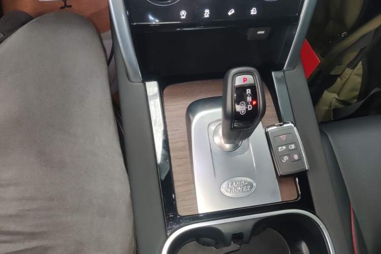Used Land Rover Discovery Sport 2022 249 PS R-Dynamic S Performance Edition 5 Seats Gear Lever