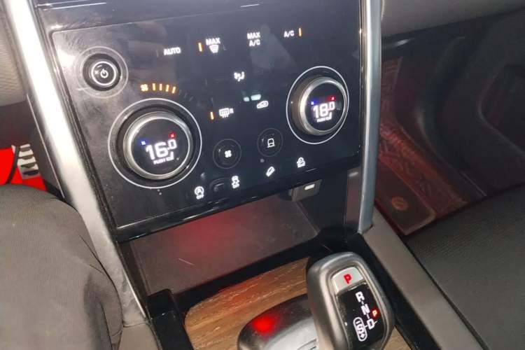 Used Land Rover Discovery Sport 2022 Revised Version 249 PS R-Dynamic S Performance Edition 5 Seats Gear Lever