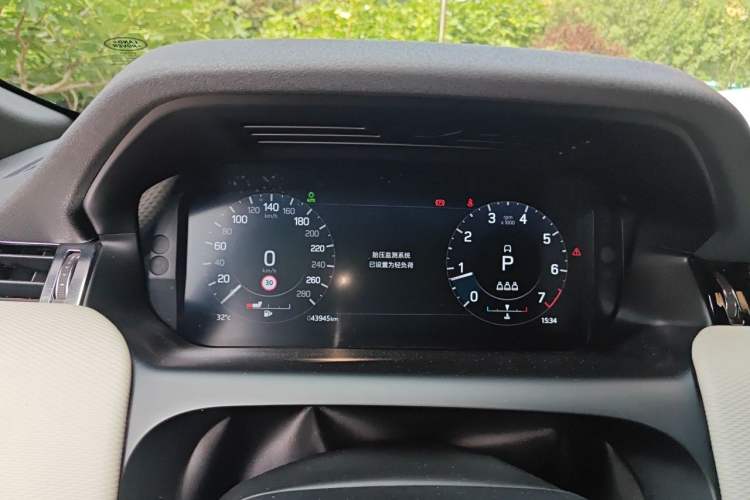 Used Land Rover Discovery Sport 2022 249 PS R-Dynamic S Performance Edition 5 Seats Instrument Cluster