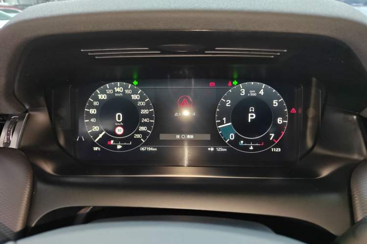 Used Land Rover Discovery Sport 2022 Revised Version 249 PS R-Dynamic S Performance Edition 5 Seats Instrument Cluster