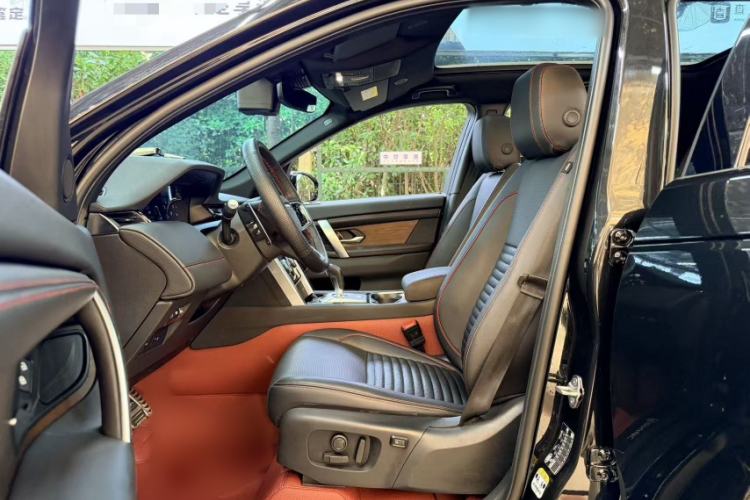 Used Land Rover Discovery Sport 2022 Revised Version 2 249 PS R-Dynamic SE Performance Tech Edition 5 Seats Interior 1