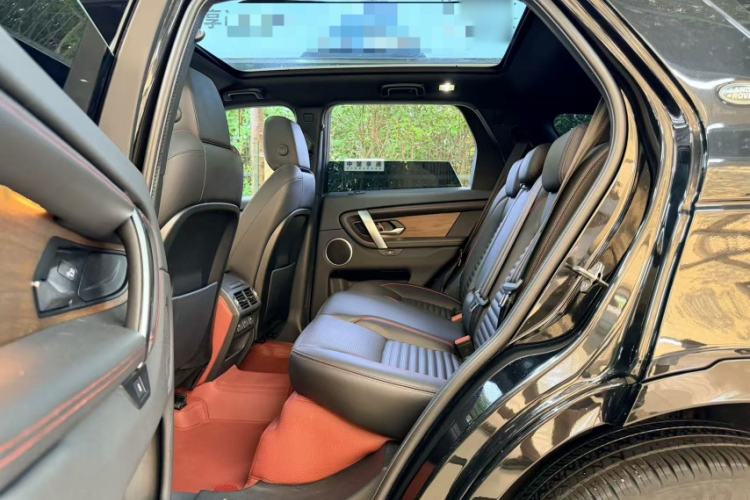 Used Land Rover Discovery Sport 2022 Revised Version 2 249 PS R-Dynamic SE Performance Tech Edition 5 Seats Interior 2