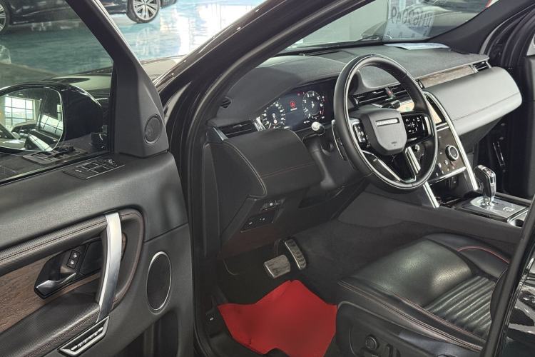 Used Land Rover Discovery Sport 2022 249 PS R-Dynamic SE Performance Tech Edition 5 Seats Interior 2