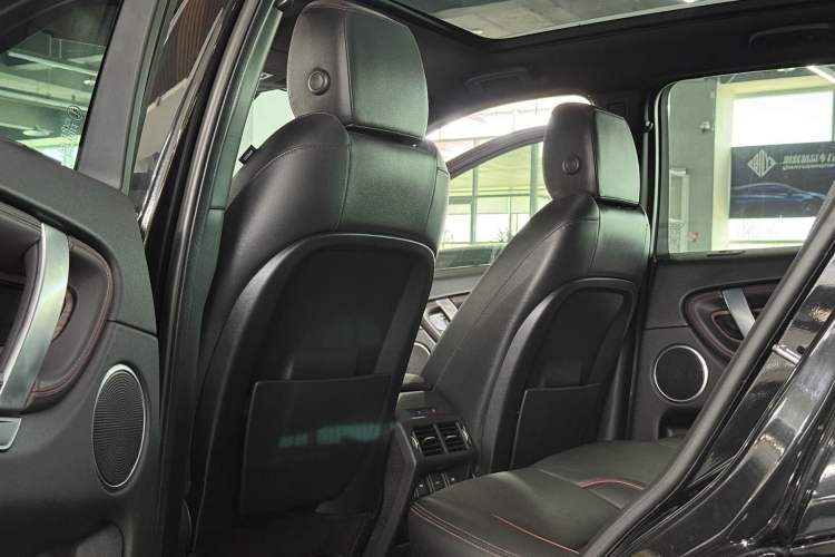 Used Land Rover Discovery Sport 2022 249 PS R-Dynamic SE Performance Tech Edition 5 Seats Interior 3