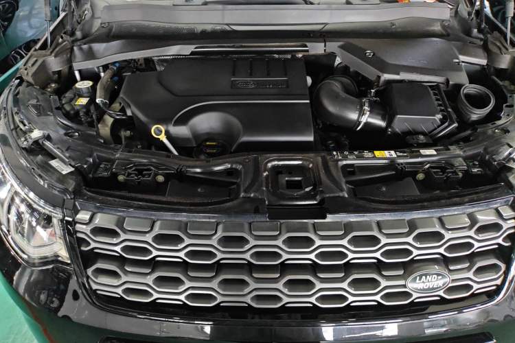 Used Land Rover Discovery Sport 2022 249 PS R-Dynamic SE Performance Tech Edition 5 Seats Interior 4