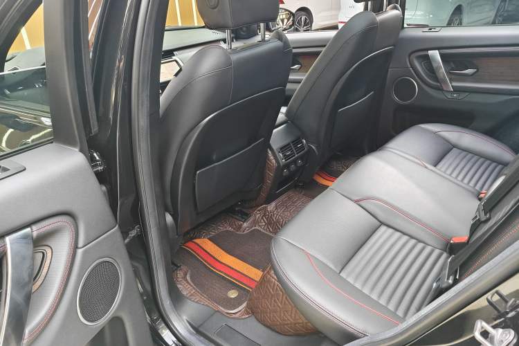 Used Land Rover Discovery Sport 2022 Revised Version 249 PS R-Dynamic S Performance Edition 5 Seats Interior 6