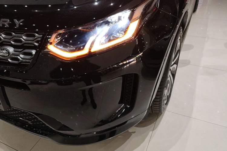 Used Land Rover Discovery Sport 2022 Revised Version 249 PS R-Dynamic S Performance Edition 5 Seats Left Front Headlight