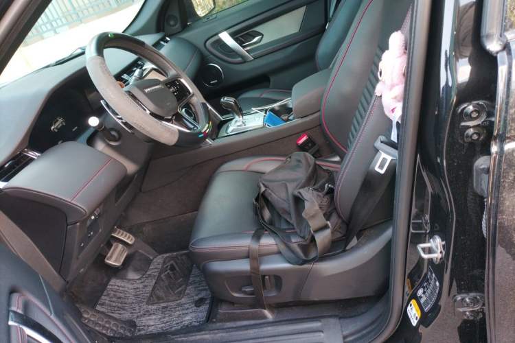 Used Land Rover Discovery Sport 2022 Revised Version 249 PS Metropolitan Edition Left Front Seat