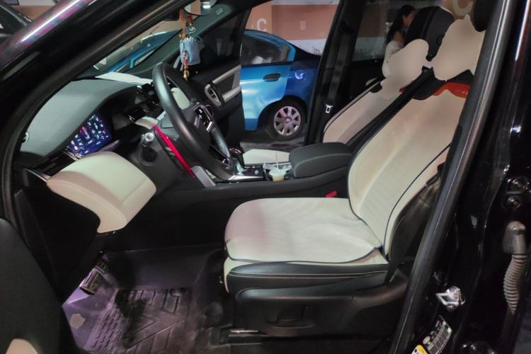 Used Land Rover Discovery Sport 2022 249 PS R-Dynamic S Performance Edition 5 Seats Left Front Seat