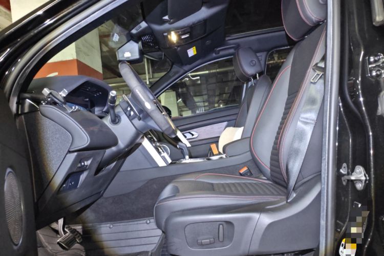 Used Land Rover Discovery Sport 2022 Revised Version 249 PS R-Dynamic S Performance Edition 5 Seats Left Front Seat