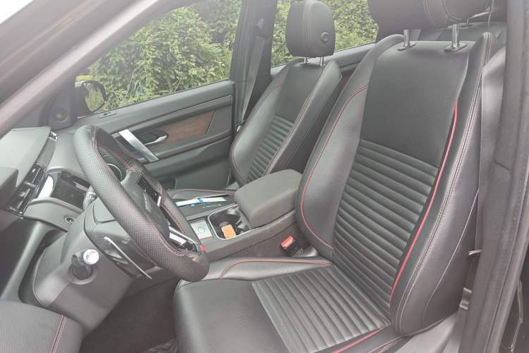 Used Land Rover Discovery Sport 2022 Revised Version 2 249 PS R-Dynamic SE Performance Tech Edition 5 Seats Left Front Seat