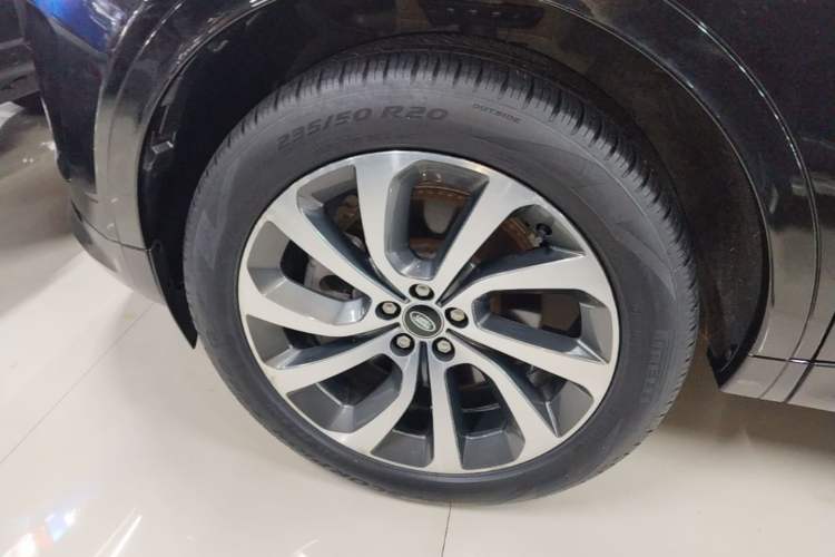 Used Land Rover Discovery Sport 2022 Revised Version 249 PS R-Dynamic S Performance Edition 5 Seats Left Front Wheel Hub