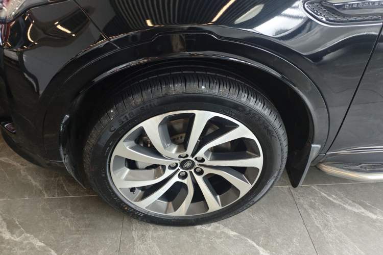 Used Land Rover Discovery Sport 2022 Revised Version 249 PS R-Dynamic S Performance Edition 5 Seats Left Front Wheel Hub