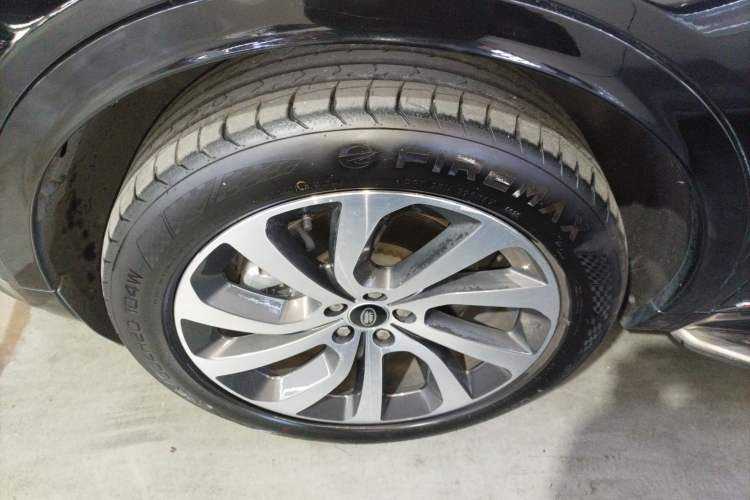 Used Land Rover Discovery Sport 2022 249 PS R-Dynamic S Performance Edition 5 Seats Left Front Wheel Hub