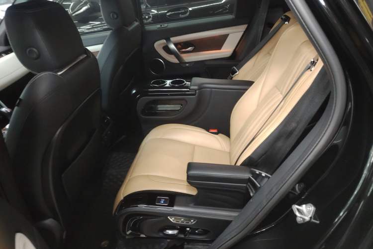 Used Land Rover Discovery Sport 2022 Revised Version 2 249 PS R-Dynamic SE Performance Tech Edition 5 Seats Left Rear Seat