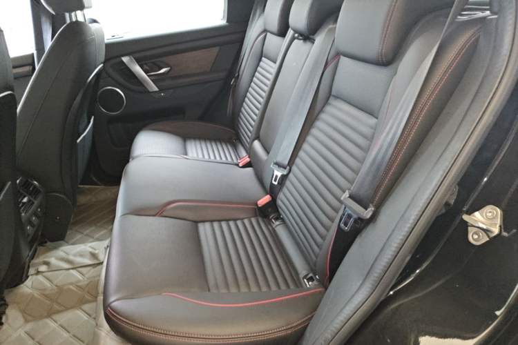 Used Land Rover Discovery Sport 2022 Revised Version 2 249 PS R-Dynamic SE Performance Tech Edition 5 Seats Left Rear Seat