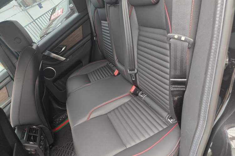 Used Land Rover Discovery Sport 2022 249 PS R-Dynamic S Performance Edition 5 Seats Left Rear Seat