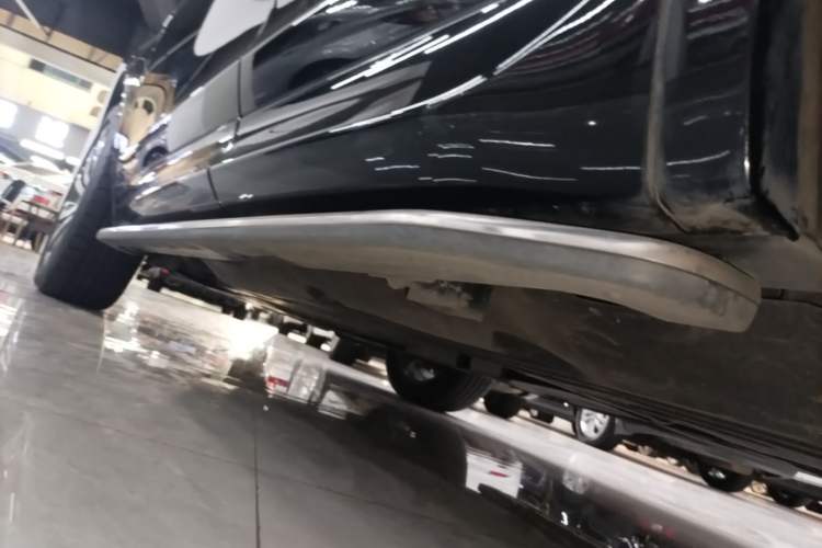 Used Land Rover Discovery Sport 2022 249 PS R-Dynamic S Performance Edition 5 Seats Left Side Sill
