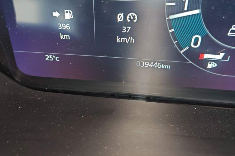 Used Land Rover Discovery Sport 2022 Restyled 249 PS R-Dynamic SE Performance Tech Edition 5 Seats Odometer Close Up