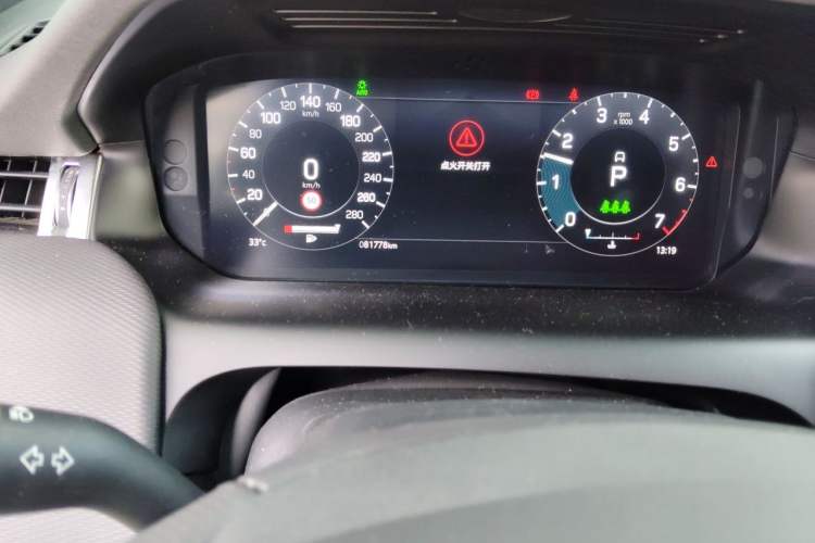Used Land Rover Discovery Sport 2022 249 PS R-Dynamic S Performance Edition 5 Seats Odometer Close Up