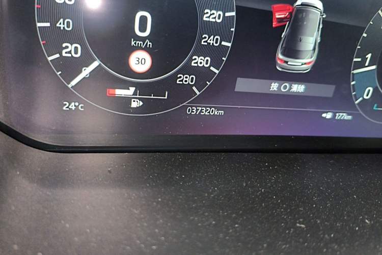 Used Land Rover Discovery Sport 2022 249 PS R-Dynamic S Performance Edition 5 Seats Odometer Close Up