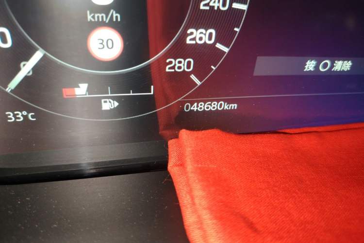 Used Land Rover Discovery Sport 2022 249 PS R-Dynamic S Performance Edition 5 Seats Odometer Close Up