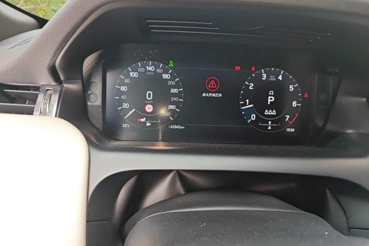 Used Land Rover Discovery Sport 2022 249 PS R-Dynamic S Performance Edition 5 Seats Odometer Close Up