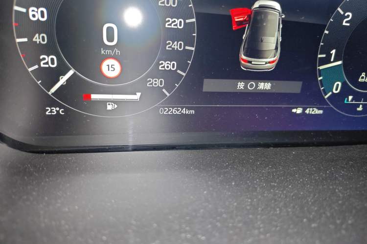 Used Land Rover Discovery Sport 2022 Revised Version 249 PS R-Dynamic S Performance Edition 5 Seats Odometer Close Up